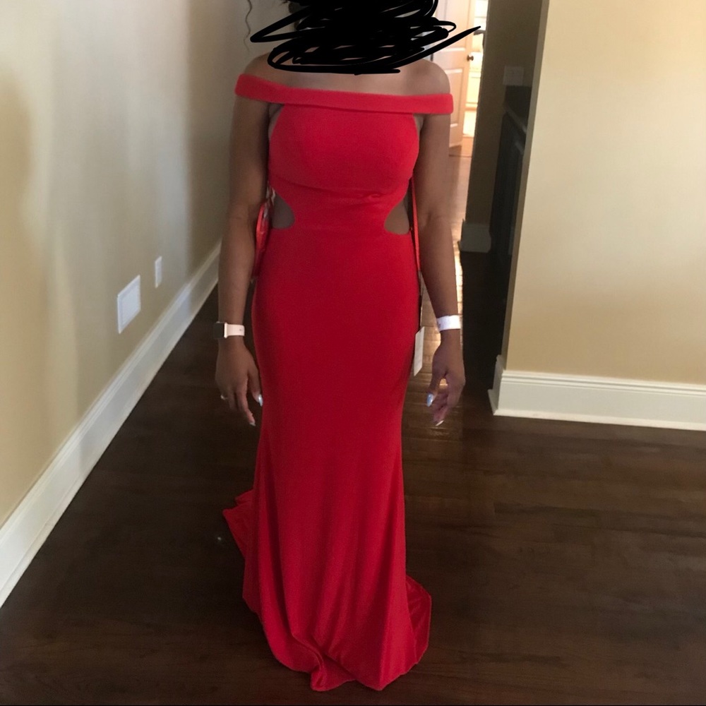 Formal dress - Picture 2 of 2